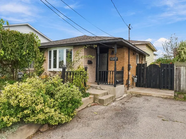 1317 Park Rd S, Oshawa, ON L1J 4K3