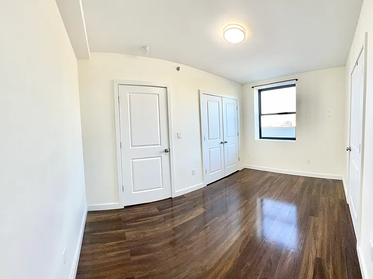 1705 E 17th St #7Z — Photo 5