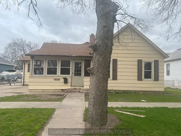 613 W 11th St, Grand Island, NE 68801
