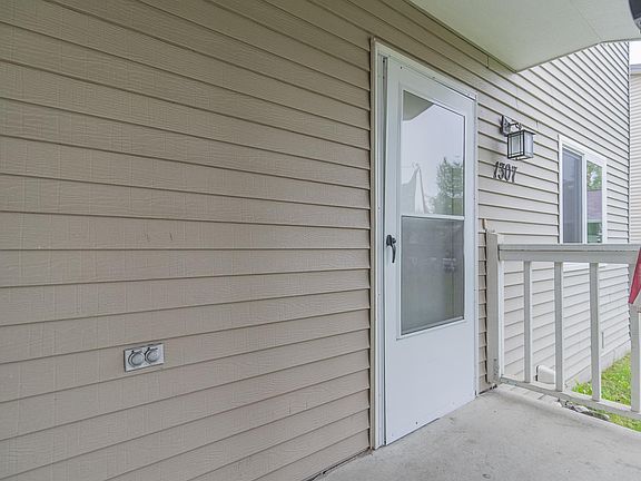 3rd image of 1307 Bainbridge Blvd