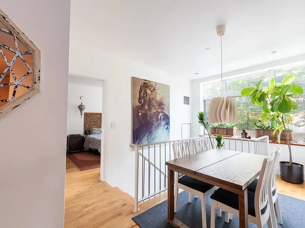 675 Sackett Street image 4 of 16