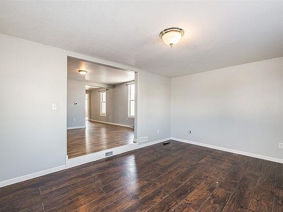 5th image of 205 3rd St E