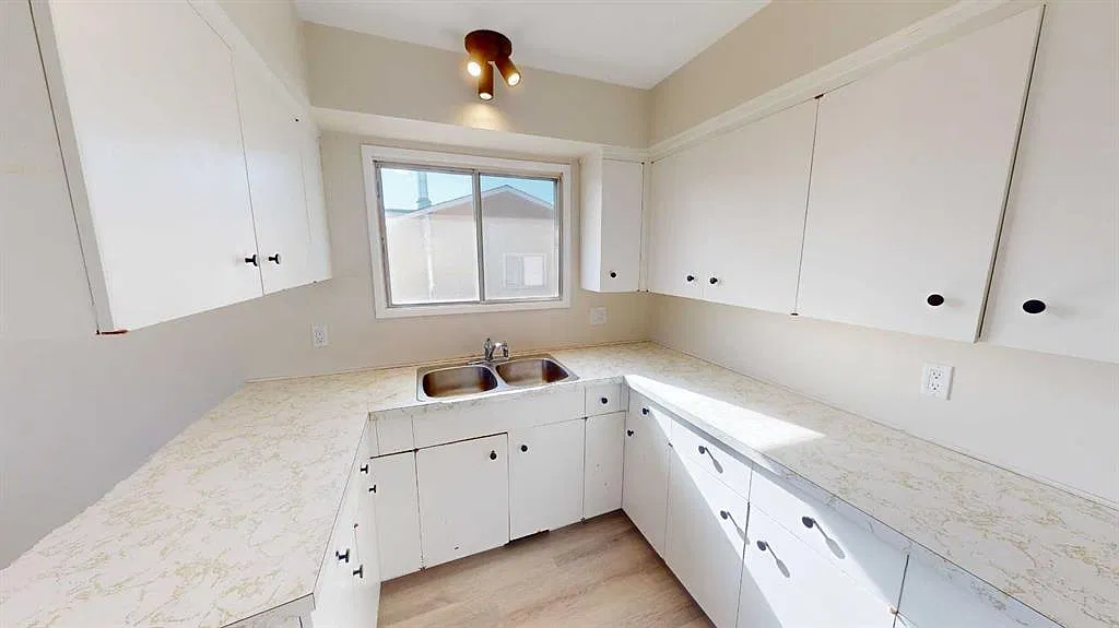 4 bed, 2.0 bath, 1721 sqft, $2,400 — Photo 4