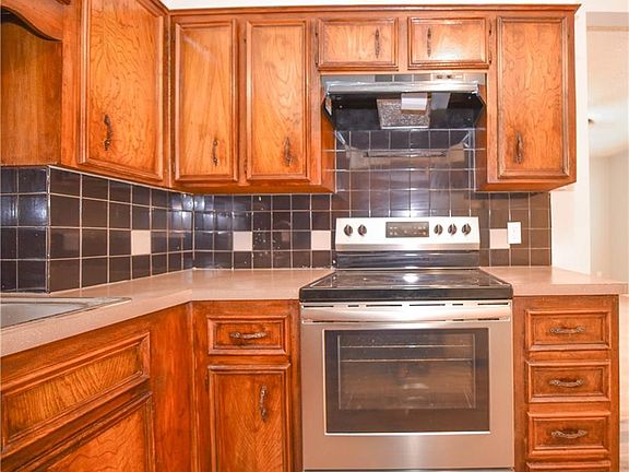 5th image of 506 Crockett Dr