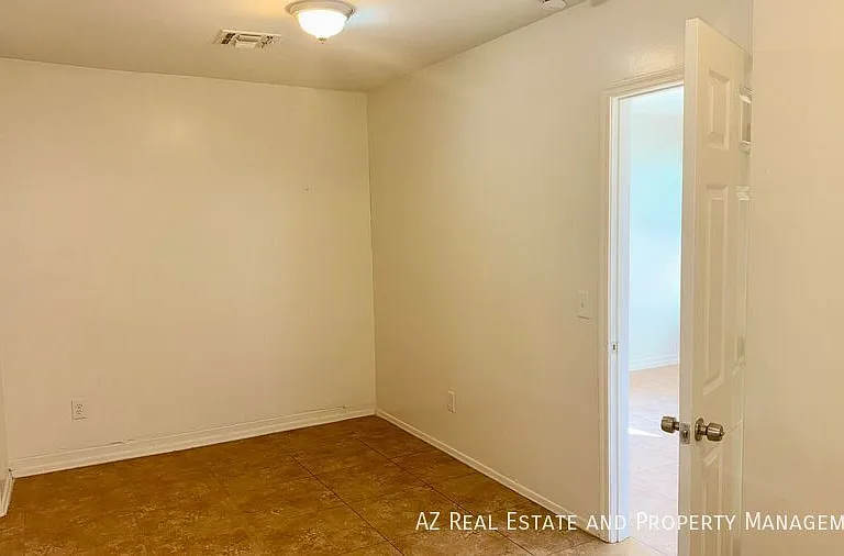 1505 N 15th Ave — Photo 11