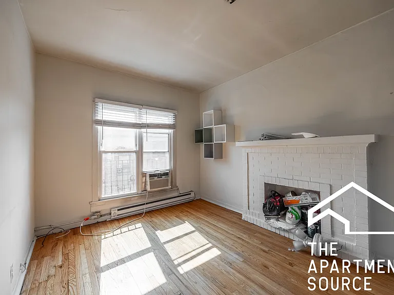 706 W Roscoe St #3 — Photo 4