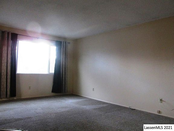 3rd image of 710-445 Tamarack St