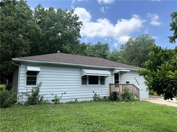 1245 N Cedar St, Nevada, MO 64772
