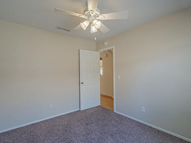 718 W Baylor Ln — Photo 19