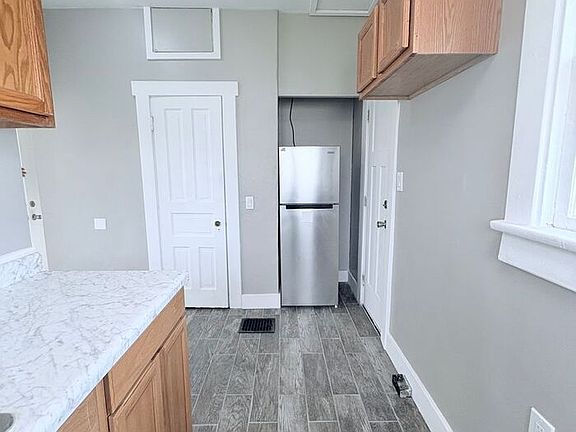 5th image of 1580 E Maynard Ave