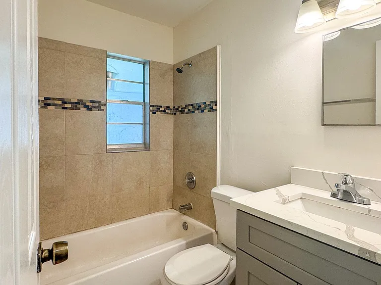 914 San Remo Ave — Photo 6