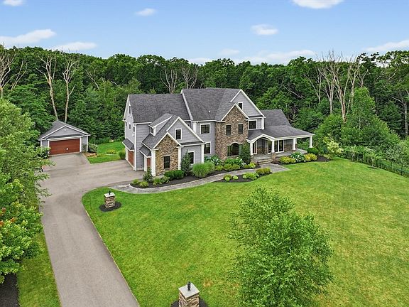 2nd image of 10 Countryside Ln