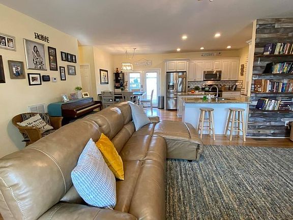 3rd image of 2601 Bainbridge Blvd