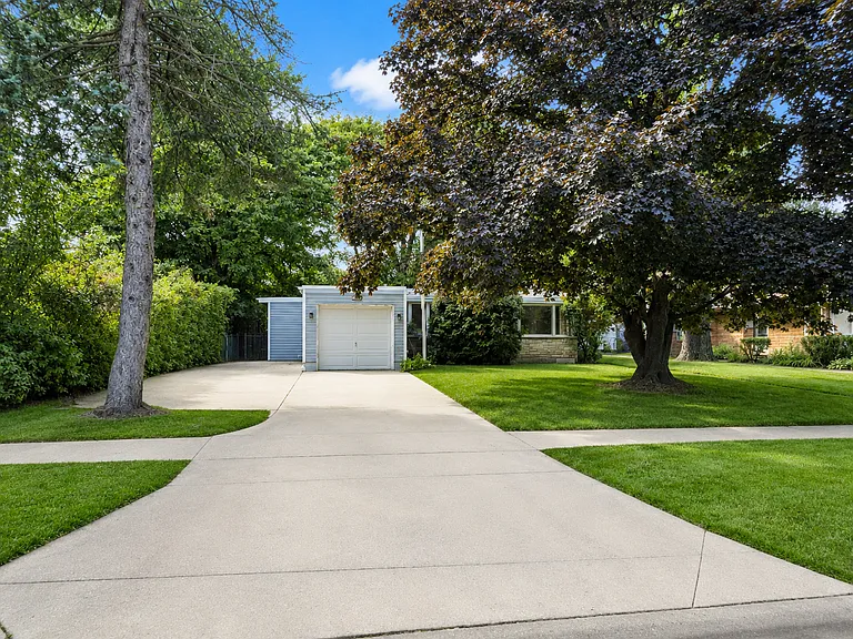 805 Leclaire Ave — Photo 6