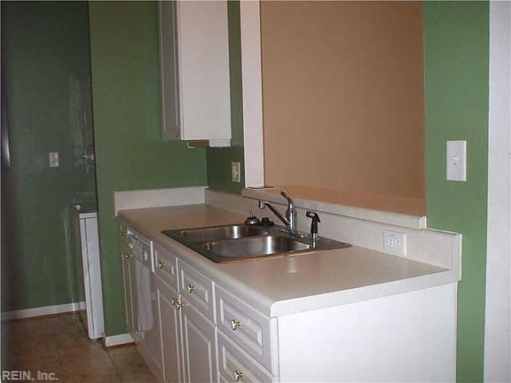 4th image of 5841 Baynebridge Dr