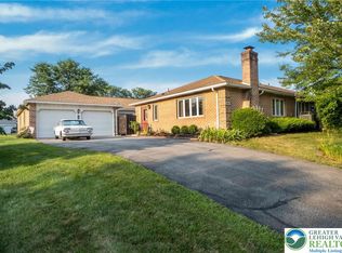 5691 Merion Ln, Macungie, PA 18062