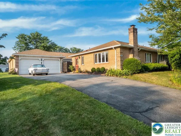 5691 Merion Ln, Macungie, PA 18062