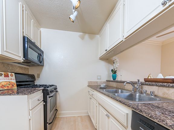 5th image of 7035 Woodley Ave Unit 208