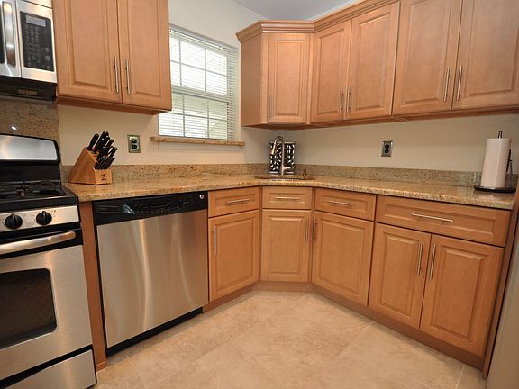 4th image of 6 Lindsey Cir