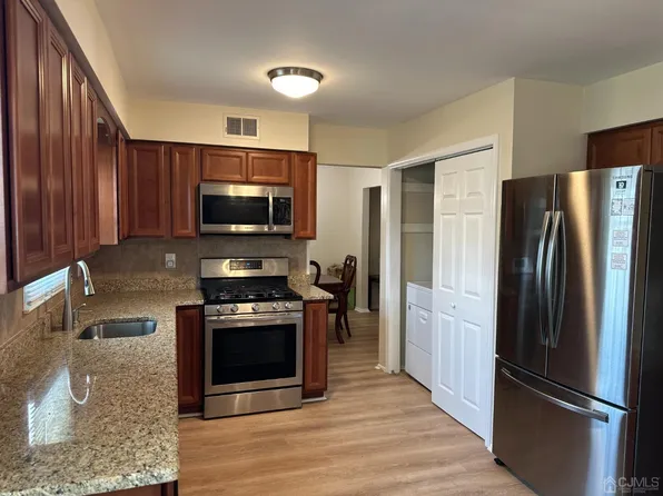 66 Staghorn Dr, North Brunswick, NJ 08902