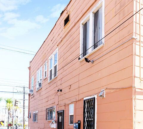 4th image of 3108 E 4th St
