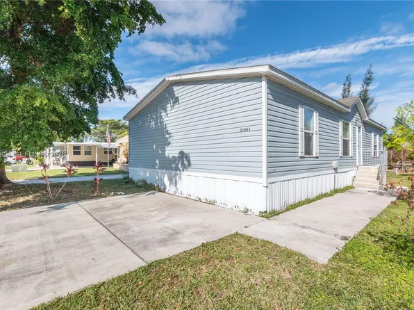 21661 NW 8th Ct, Hollywood, FL 33029