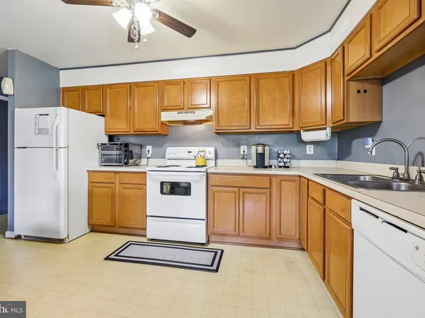 6403 Schoolhouse Rd APT J, Bealeton, VA 22712