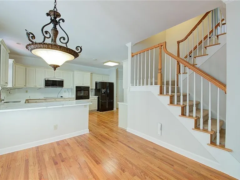 2020 Ridge Gate Dr — Photo 2