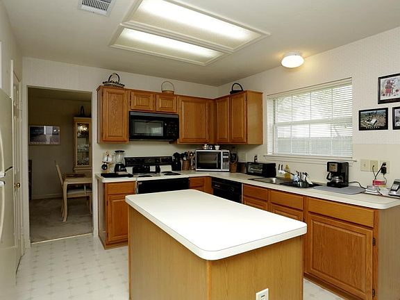 5th image of 11411 Meadowchase Dr