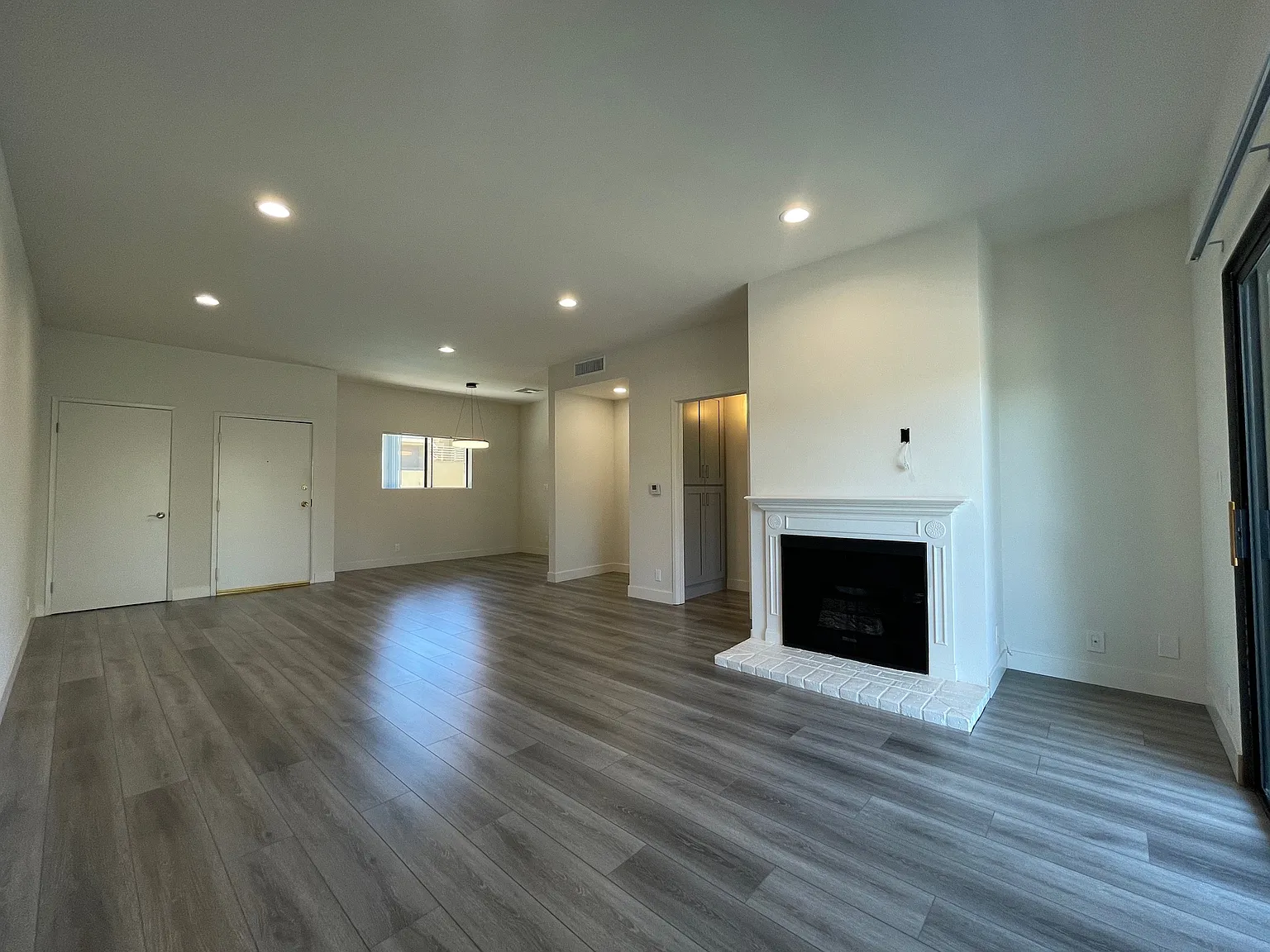 12840 Moorpark — Photo 3