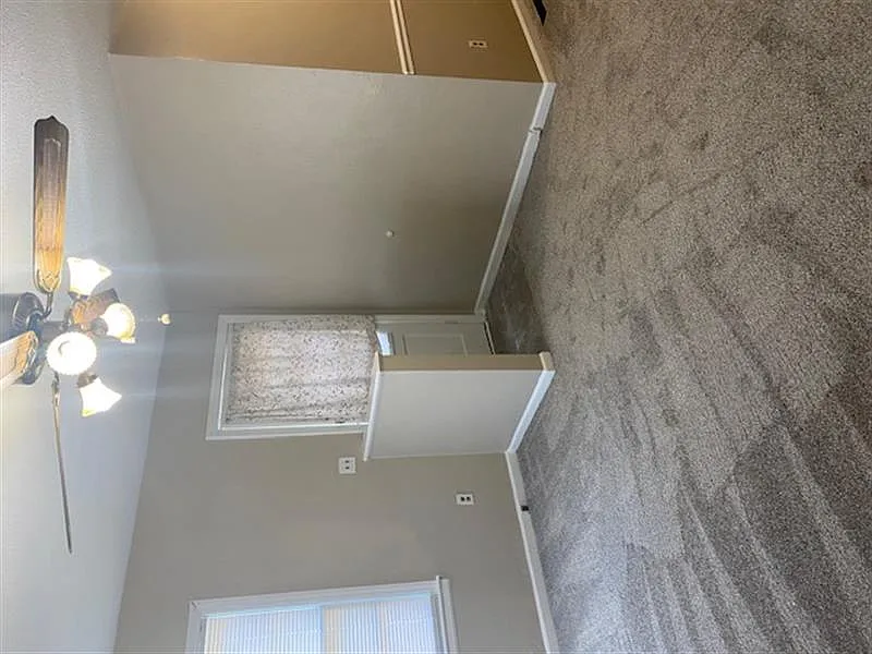 1031 Anderson — Photo 3