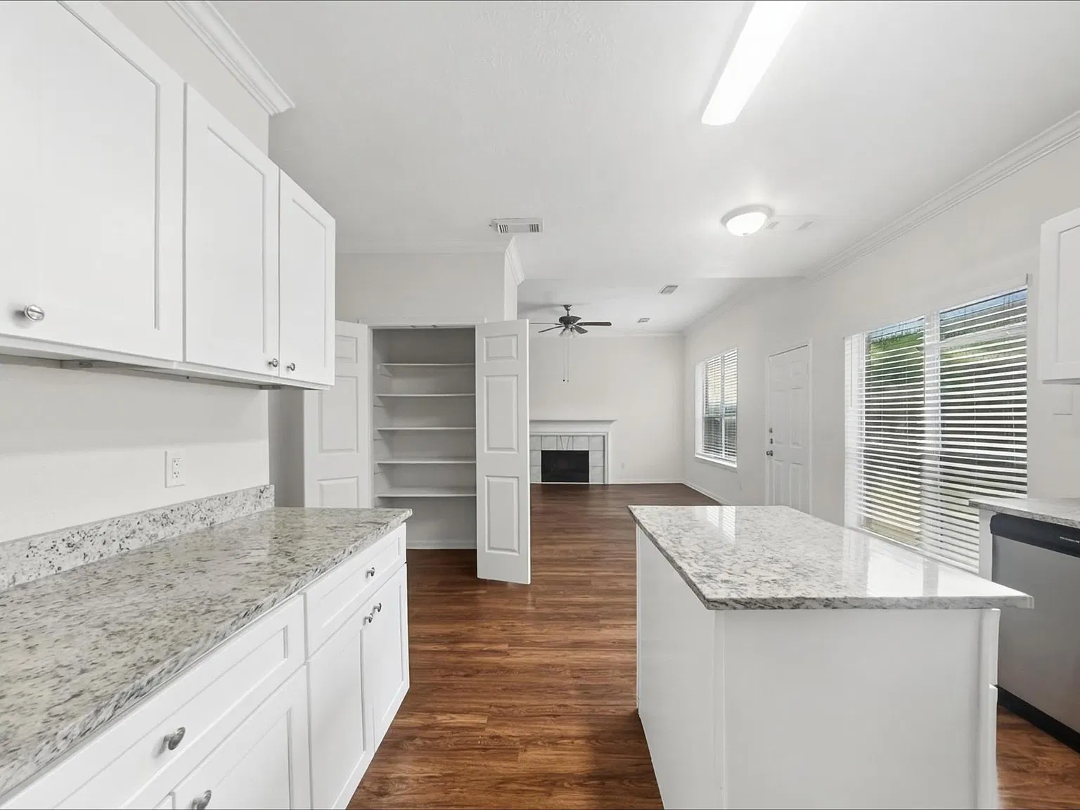 4 bed, 2.5 bath, 2435 sqft, $2,200 — Photo 3