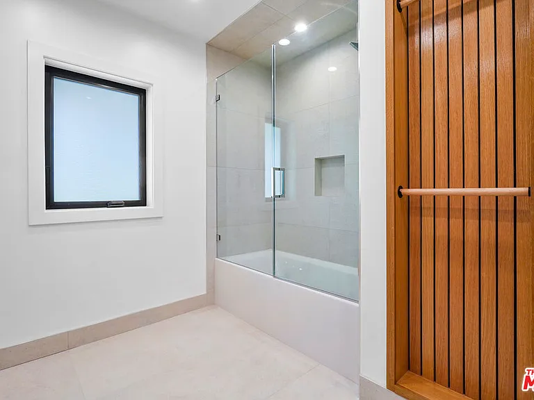 4097 Sapphire Dr — Photo 37