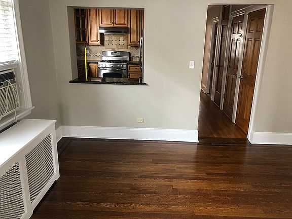 4th image of 270 E 240th St
