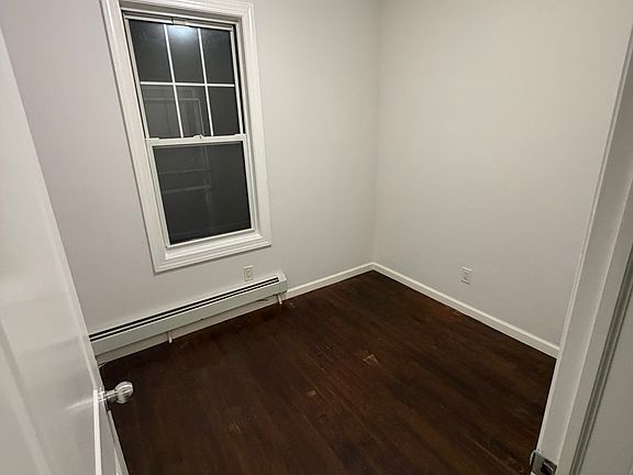 3rd image of 458 Livingston St #1