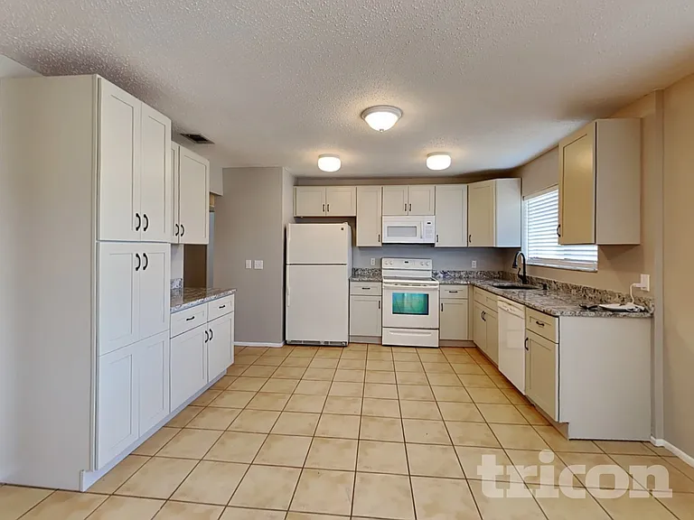7520 Darlene St — Photo 5