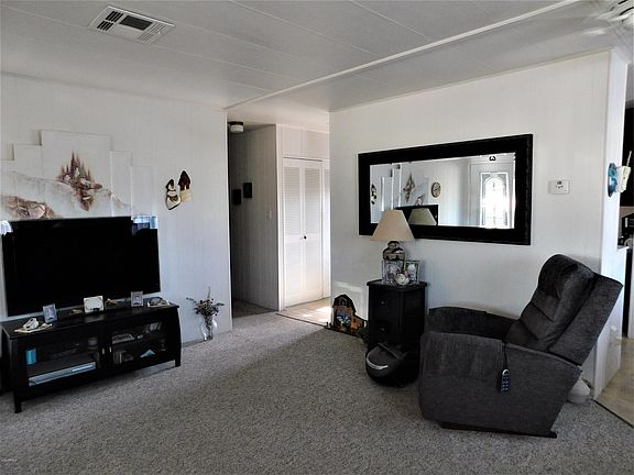 3rd image of 101 E Lynn Way