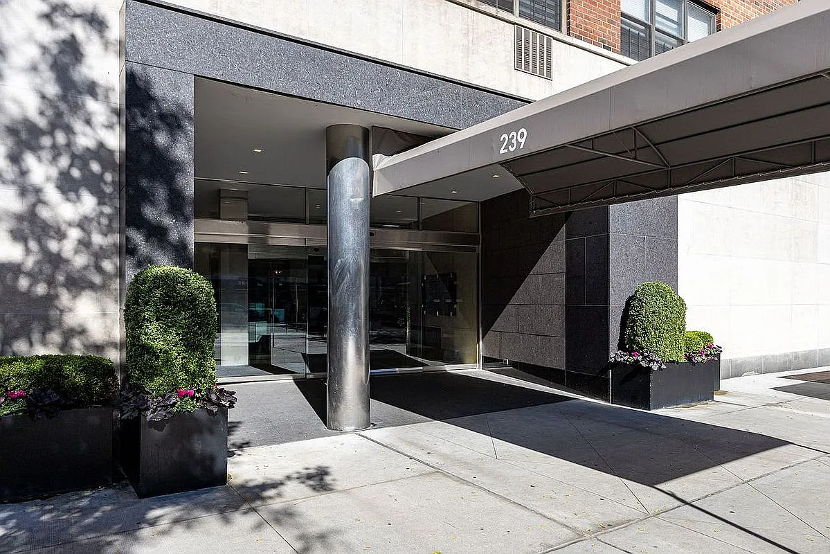 239 E 79th St APT 8A photo 1
