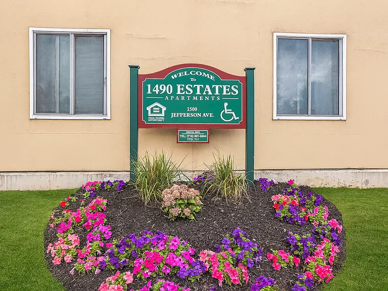 1490 Estates Senior Apartments- 62 & Older — Photo 13