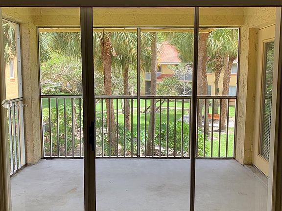 4th image of 1040 Coral Club Dr #1040