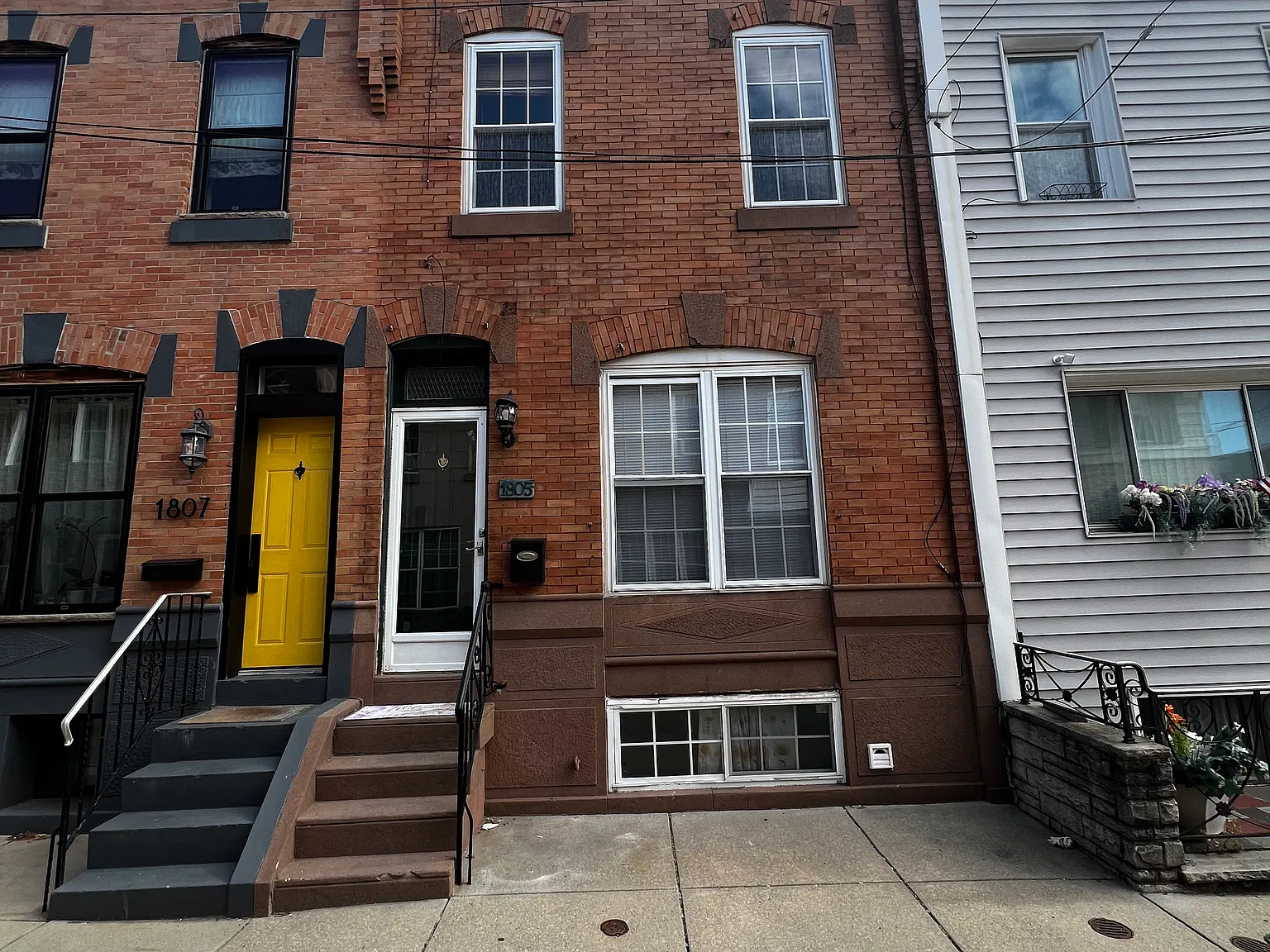 2 bed, 1050 sqft, $1,750 — Photo 1