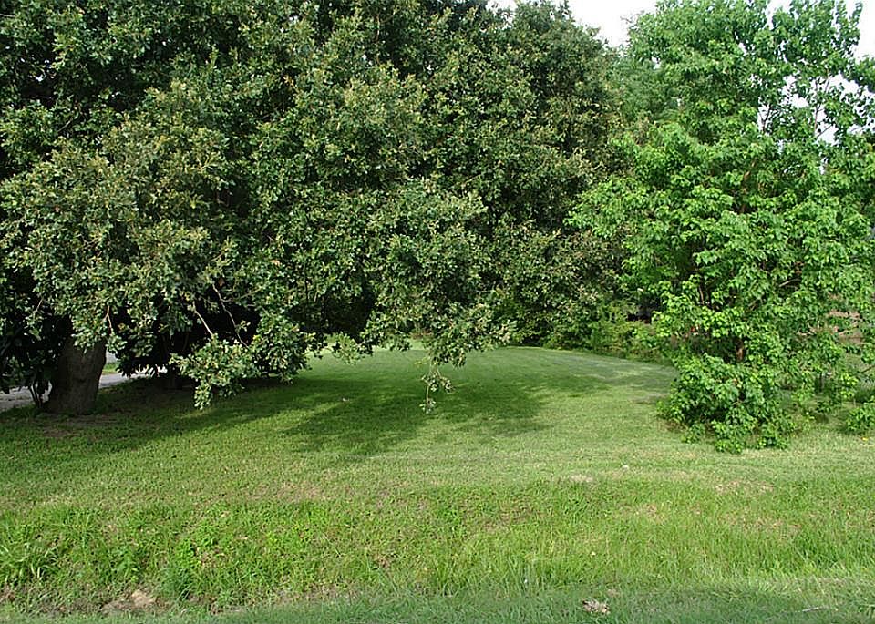 2nd image of 8606 Shady Dr