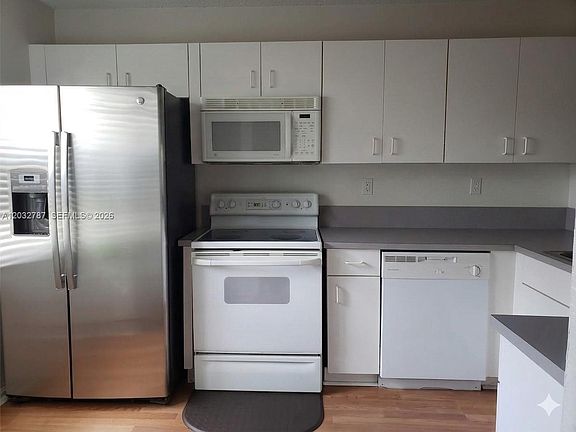3rd image of 12116 SW 143rd Ln #6-5