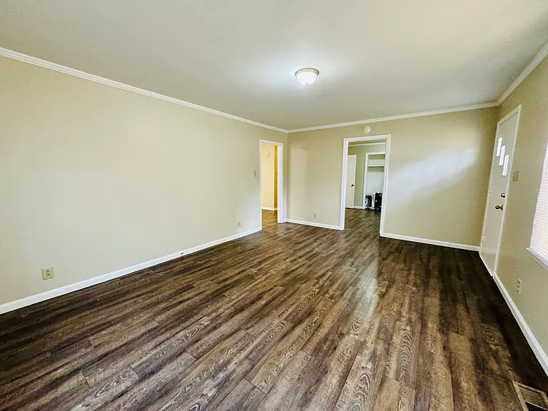 626 Tuckaseege Rd — Photo 4