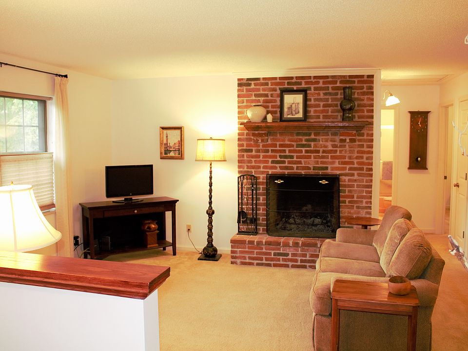 1st image of 934 Windridge Dr