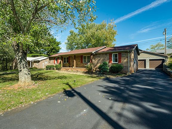 3rd image of 896 Greenwood Dr