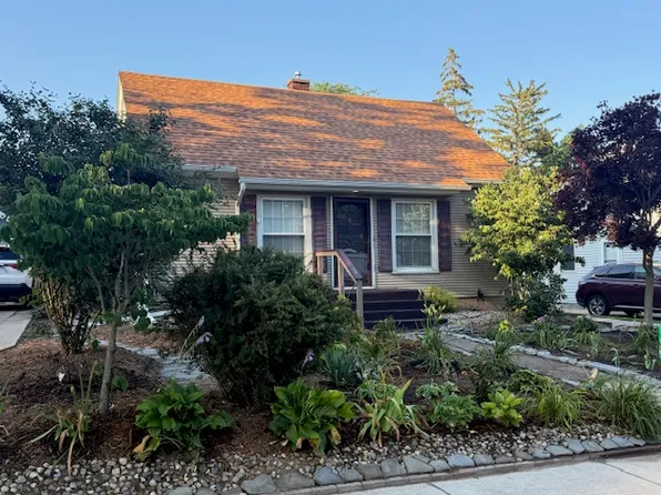 511 Donna Dr, Saint Joseph, MI 49085