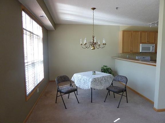 IMMERSED IN NATURAL LIGHT Dining /serve off ledge of the kitchen makes entertaining easy. Comfortable well lit space!