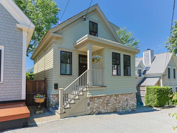 24 Cottage Street, Provincetown, MA 02657