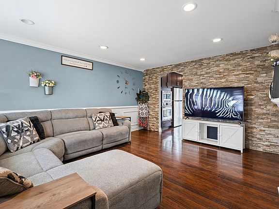 4th image of 625 Morton St
